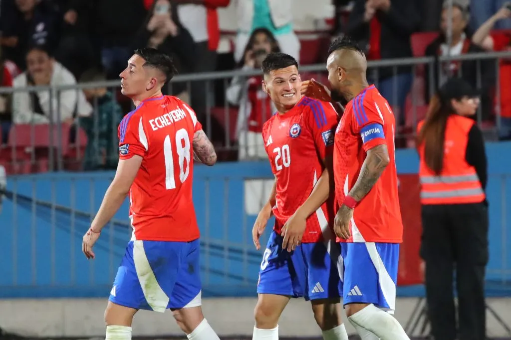 Aunque es difícil que juegue, Vidal seguirá asistiendo a Juan Pinto Durán | Photosport