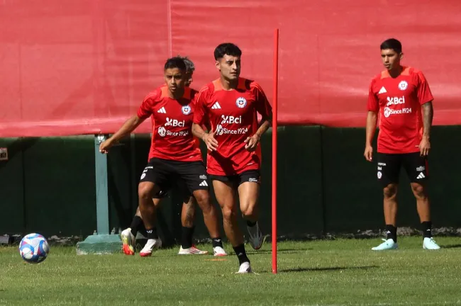 Altamirano entrena con la selección chilena. (Javier Salvo/Photosport).