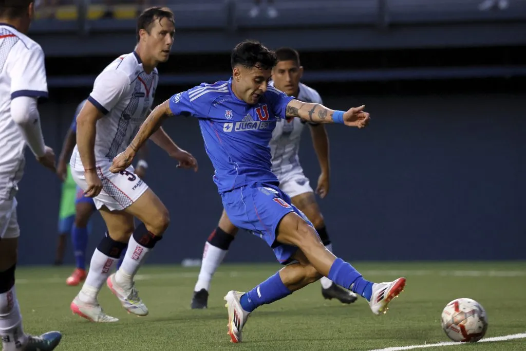 Javier Altamirano le anotó con este remate a Deportes Recoleta. (Andrés Piña/Photosport).