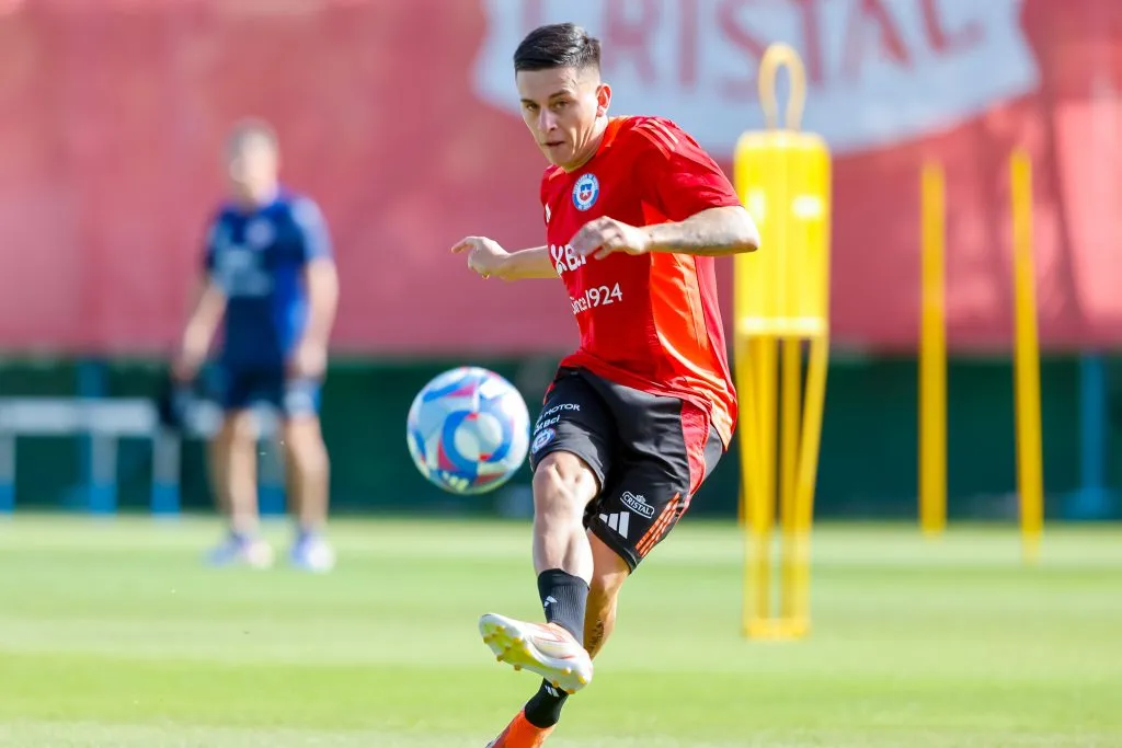 Pablo Aránguiz y Nicolás Guerra se han llevado los aplausos de Ricardo Gareca en Chile. Foto: Photosport.