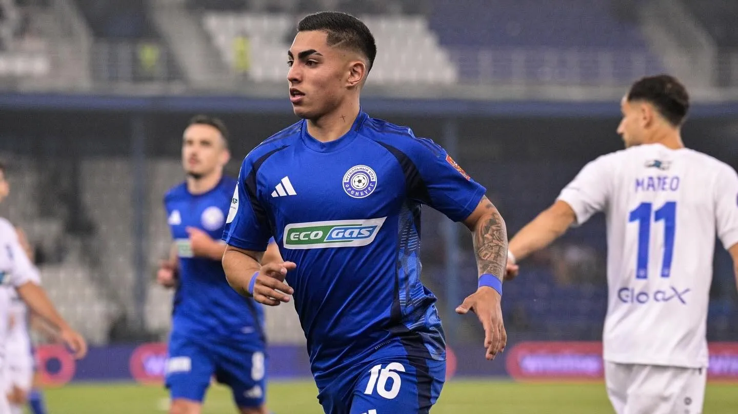 Jordhy Thompson busca salir del Orenburg y fue ofrecido a Colo Colo, pero le dieron un portazo. Foto: Orenburg.