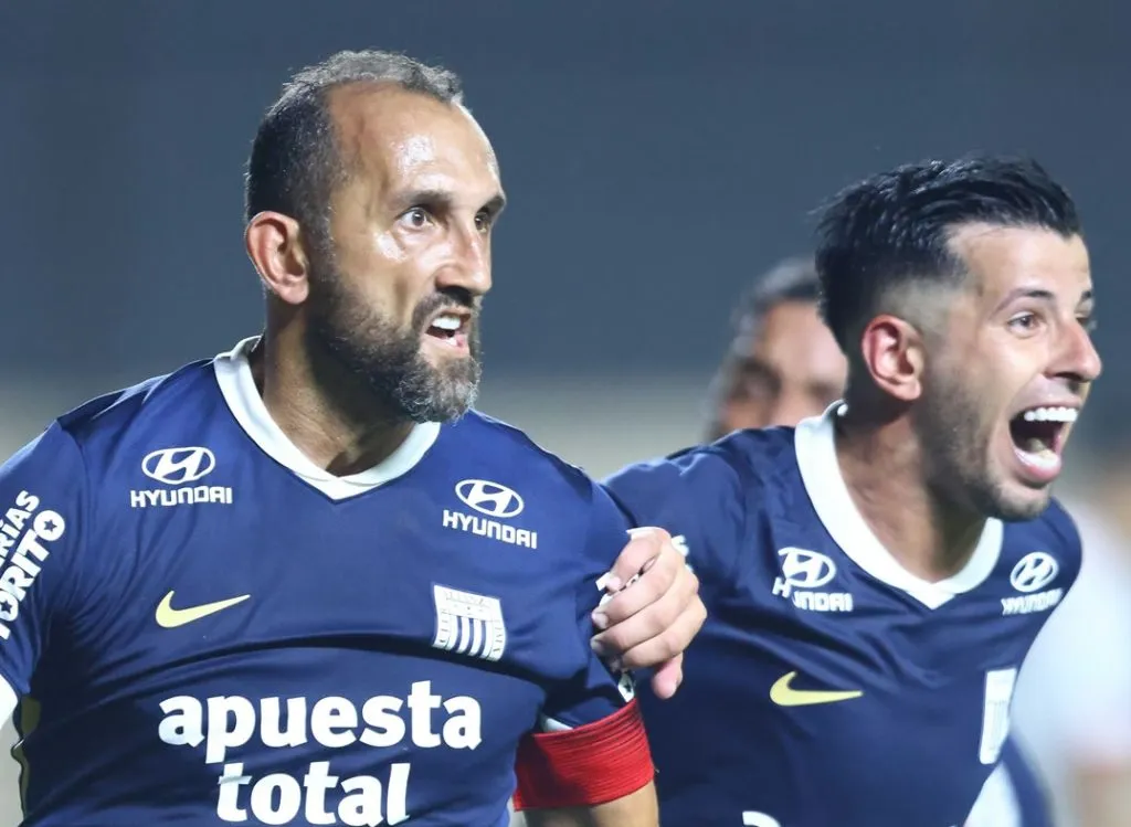 Barco celebra el gol de Alianza Lima que le dio el empate en Paraguay