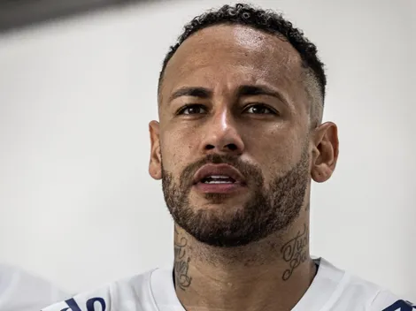 Neymar vuelve a Santos y deleita hasta con sus nuevos zapatos