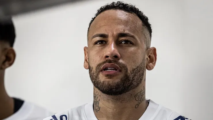 Neymar volvió a Santos, deslumbrando con su juego y su indumentaria