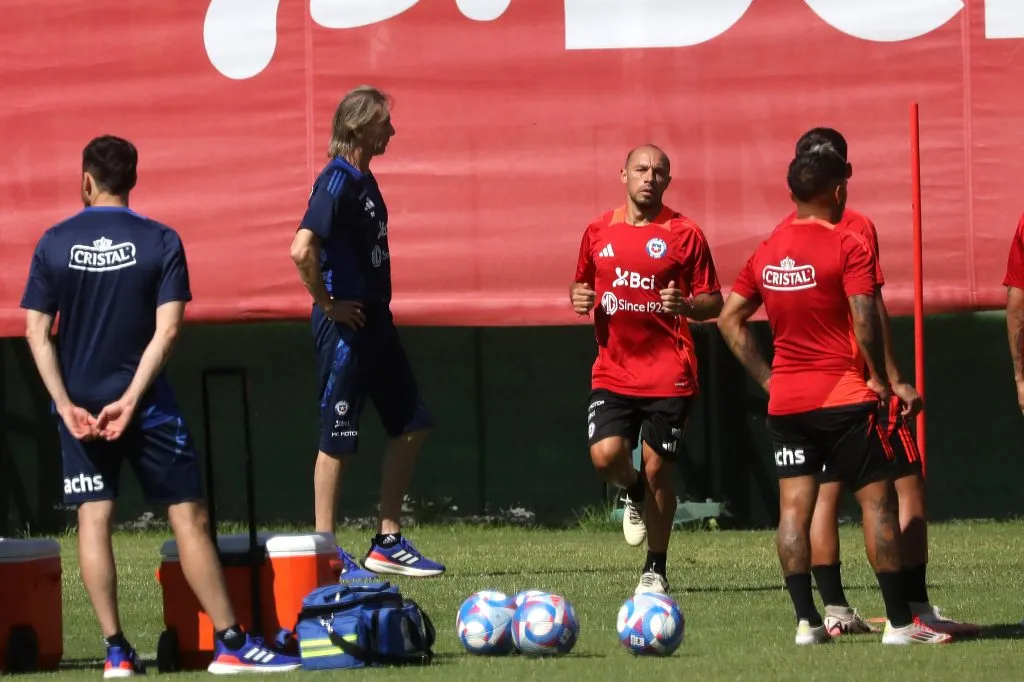 Marcelo Díaz junto a Ricardo Gareca en Pinto Durán