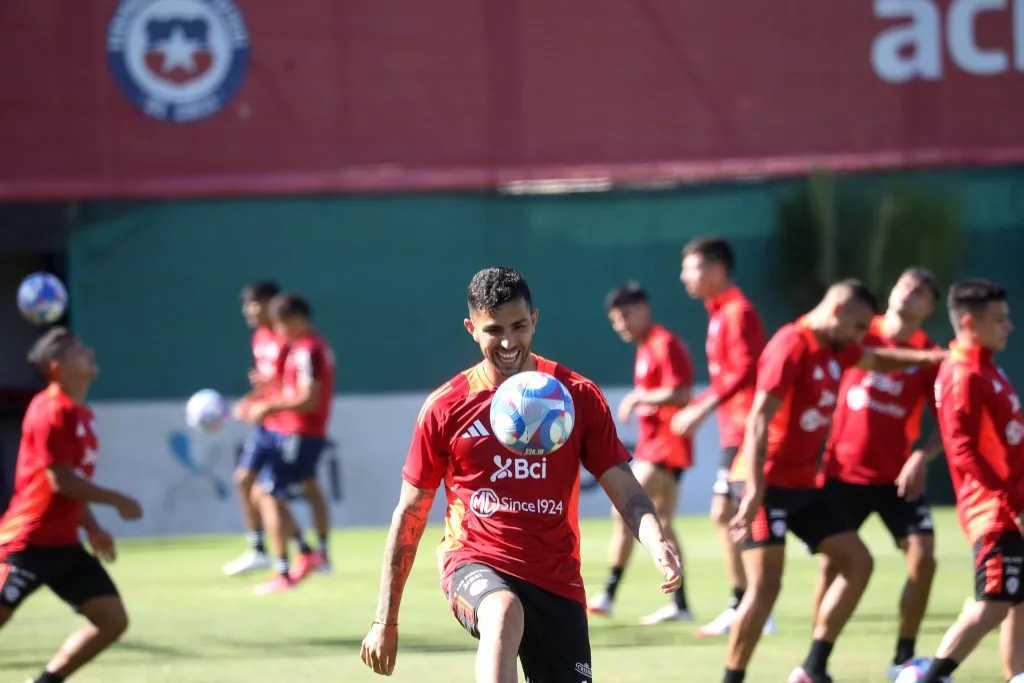 Daniel González en acción durante una práctica de la Roja. (Javier Salvo/Photosport).
