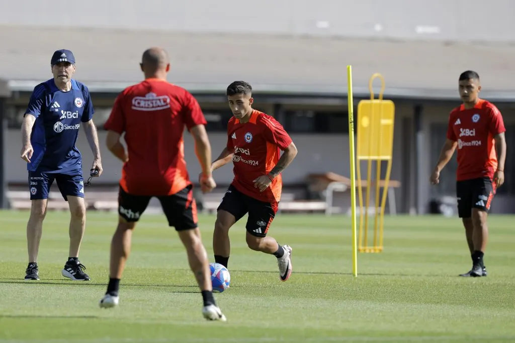 Lucas Assadi entrena con La Roja. Imagen: Photosport.