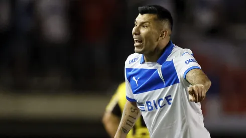 Gary Medel vive su regreso a U. Católica.