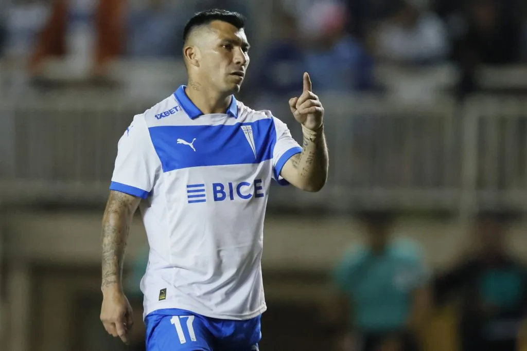 Gary Medel volvió a jugar por la UC. Imagen: Photosport.