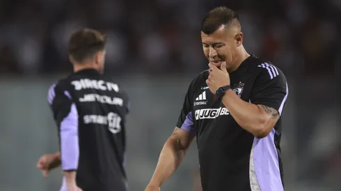 Jorge Almirón busca levantar a Colo Colo.