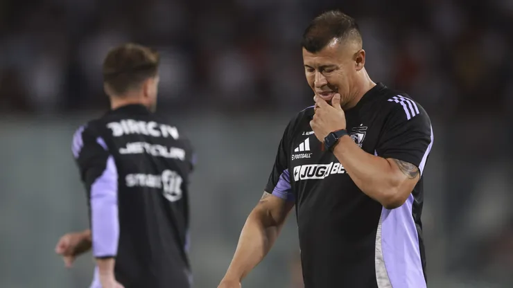 Jorge Almirón busca levantar a Colo Colo.
