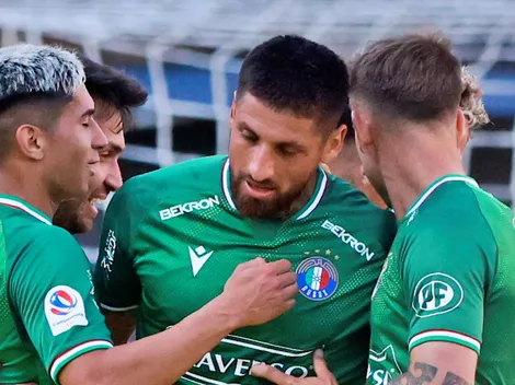 Jeraldino recibe emotivo espaldarazo del plantel de Audax