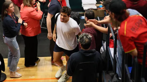 Cristian Garin saliendo de la cancha indignado en Bélgica.