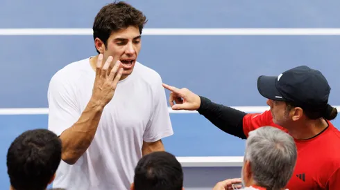 Garin sigue molesto tras el golpe que le dio Bergs.