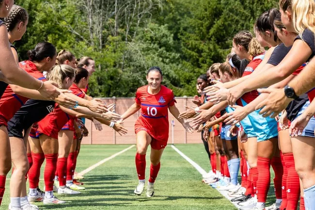 Isabelle Kadzban vía Instagram @izzykadzban