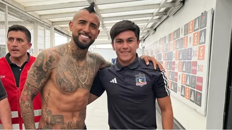 Arturo Vidal es el máximo ídolo de este mediocampista que saldrá a buscar minutos en la élite del fútbol chileno.