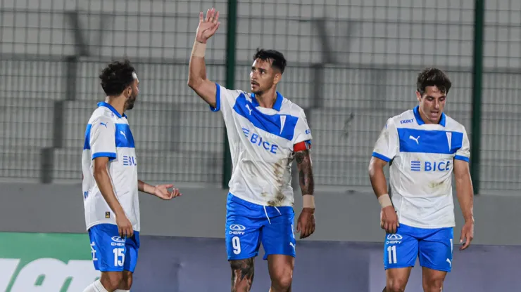 Fernando Zampedri, goleador de Universidad Católica, celebra uno de los goles de la UC en la pretemporada.