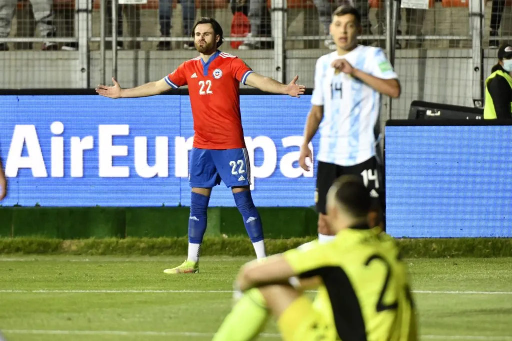 Ben Brereton celebrando su gol ante Argentina en Calama. Foto: Pedro Tapia/Photosport