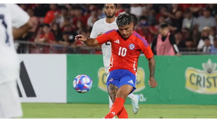 Uribe sacó aplausos en su debut por la Roja