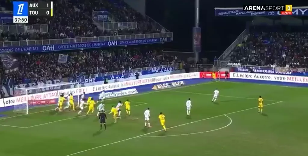 El centro de Gabriel Suazo. Foto: Twitter.