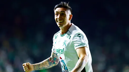 Dos goles de Echeverría en León y elogios de las prensa mexicana.