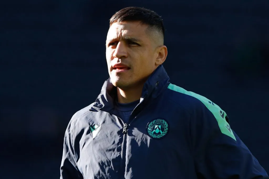 Alexis Sánchez se quedó con el buzo puesto en el Udinese contra Napoli.