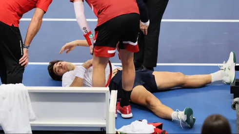Cristian Garin en el piso tras el golpe de Zizou Bergs.