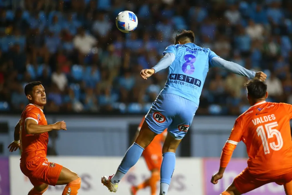 Pino jugó contra Cobreloa tras haber actuado el día anterior con Chile