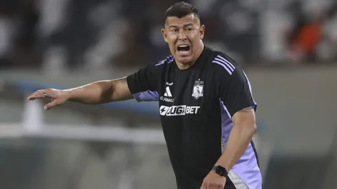 Jorge Almirón prueba cambios en Colo Colo.
