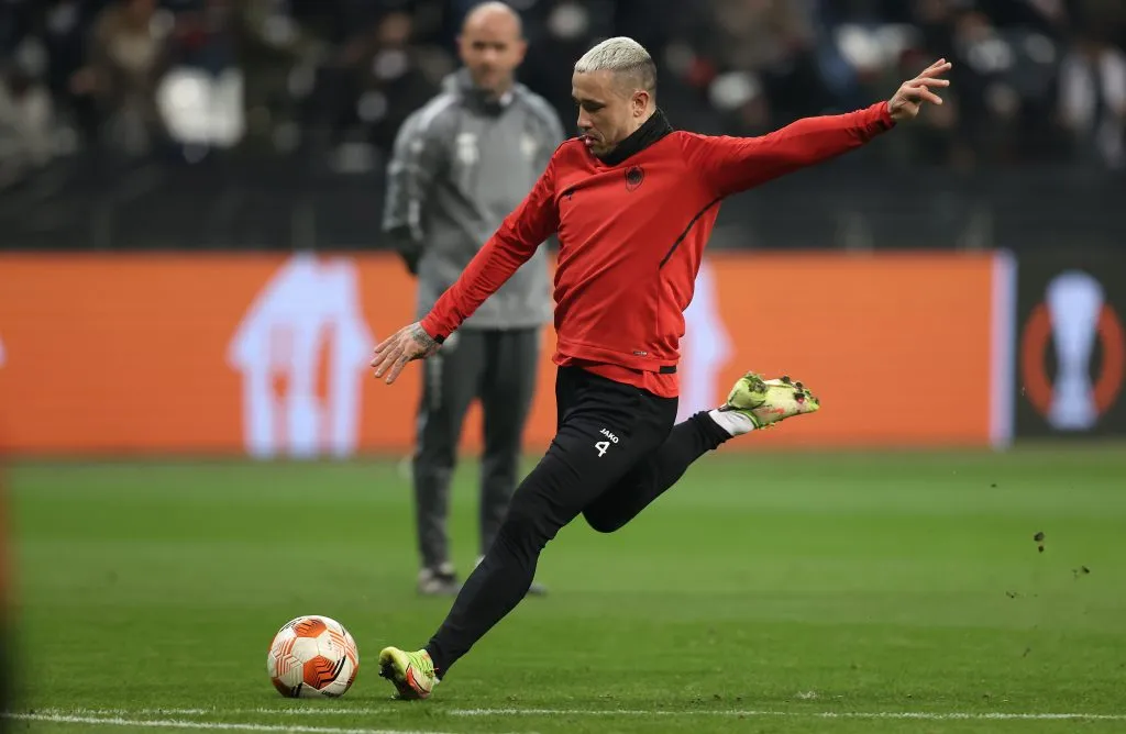 Radja Nainggolan en el Royal Antwerp, uno de los clubes que defendió en Bélgica. (Alex Grimm/Getty Images).