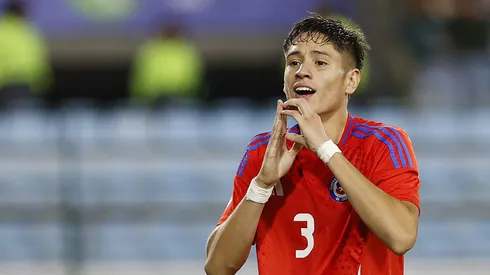 Iván Román celebra el gol que marcó con la camiseta de Chile