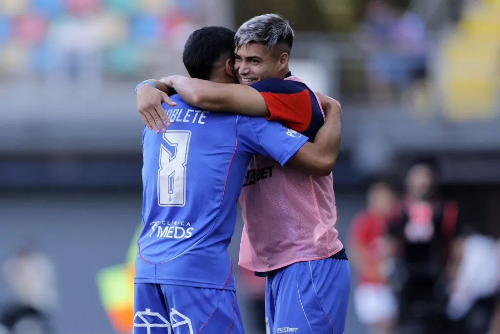 Poblete abrió el marcador ante Santiago Morning y lo celebró con Fabián Hormazábal. Imagen: Photosport.