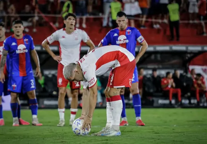 Matko Miljevic antes de meter un gol para Huracán en el 2-0 ante Tigre. (Foto: Instagram).