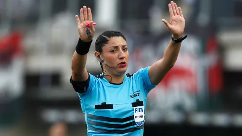 Dione Rissios, la árbitro que dirigirá a Colo Colo con San Felipe en Copa Chile.