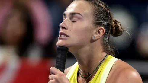 Aryna Sabalenka compite contra Ekaterina Alexandrova durante el Qatar Open