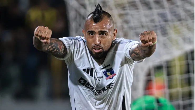 Arturo Vidal recibió un homenaje en Talcahuano.