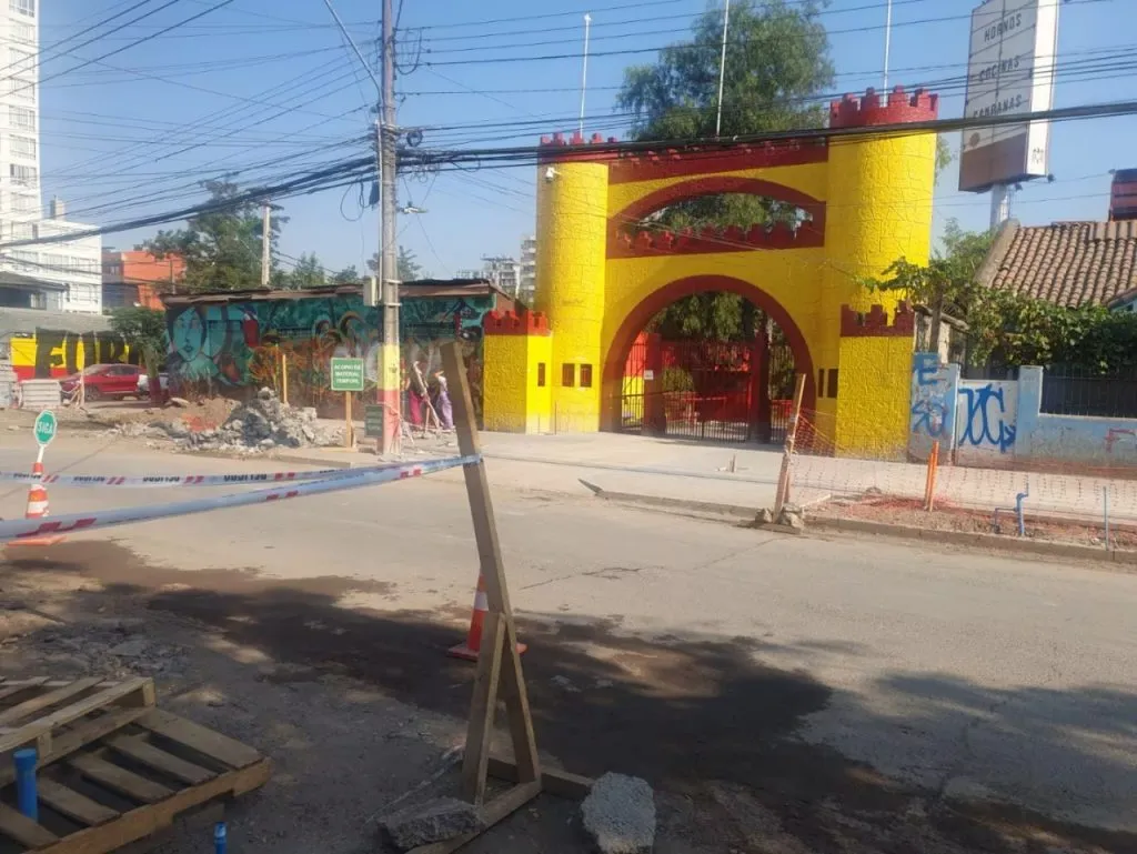 Así están las afueras del Estadio Santa Laura (Radio ADN)