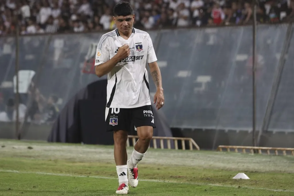 Claudio Aquino fue expulsado y Jorge Almirón acusó a un juez de volver a cometer un error contra Colo Colo. Foto: Photosport.