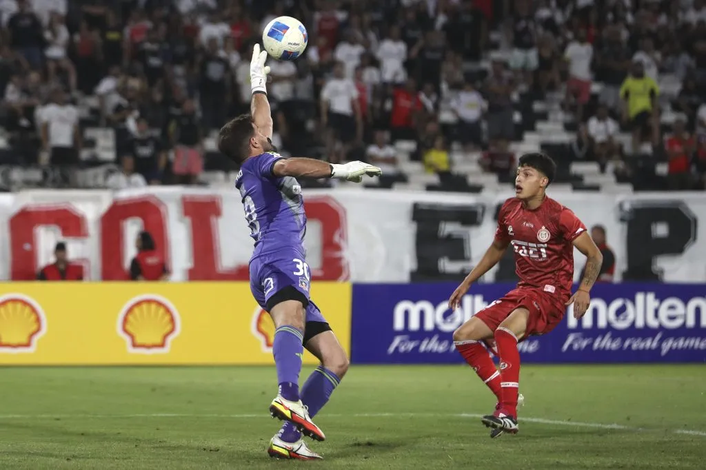 Fernando de Paul tuvo una gran intervención para mantener el cero en el arco de Colo Colo ante San Felipe. | Foto: Photosport.