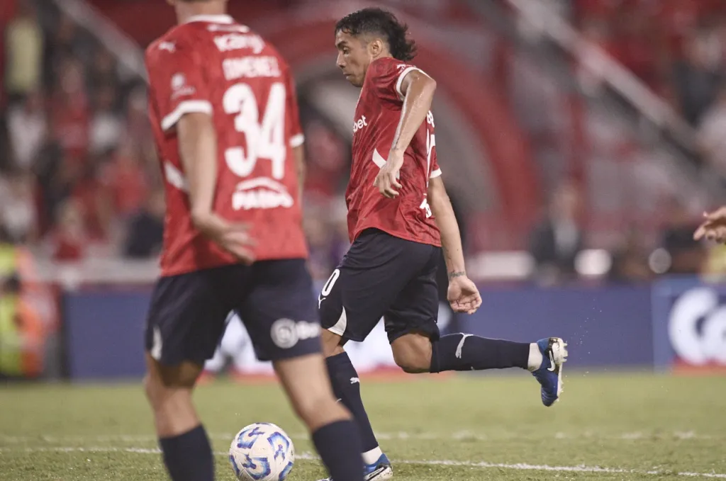 Luciano Cabral en acción ante Vélez. (Foto: Independiente).
