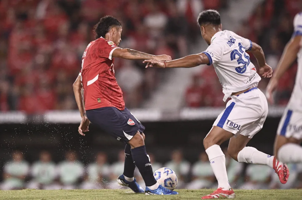 Luciano Cabral en acción ante Vélez. (Foto: Independiente).