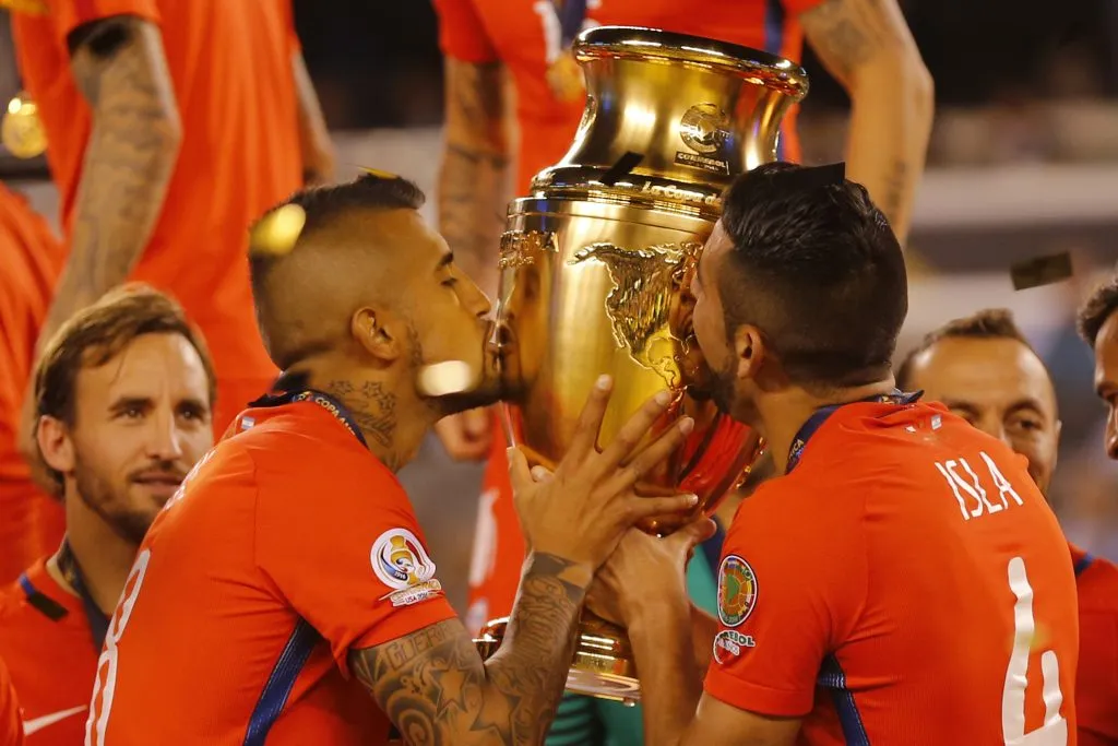 Arturo Vidal ha conquistado 27 títulos en su carrera. (Foto: Andres Pina/Photosport)