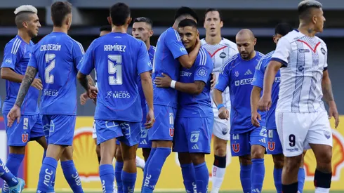 La U define su alineación para el debut.