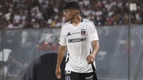 Claudio Aquino con la camiseta de Colo Colo.