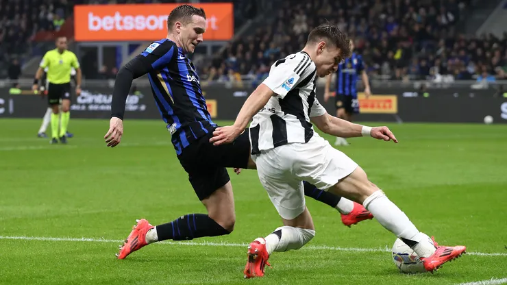 Francisco Conceição y Piotr Zieliński en el último Juventus vs Inter, en la liga italiana.