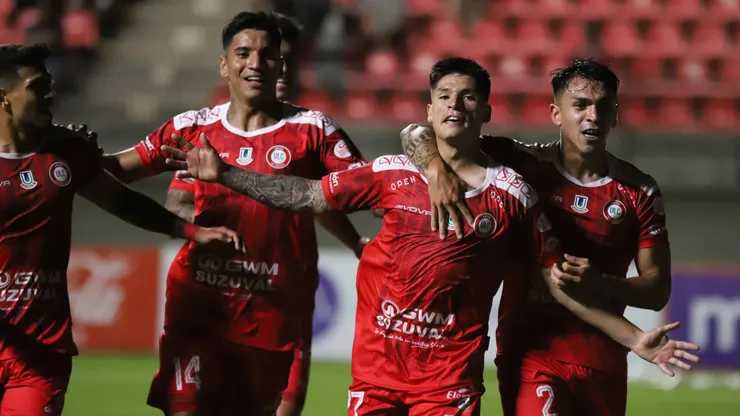 Ignacio Mesías marcó un doblete en el duelo de Unión La Calera con Universidad Católica.