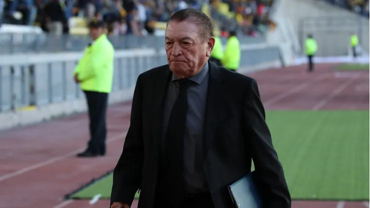 Hernán Godoy recibe el cariño del fútbol chileno