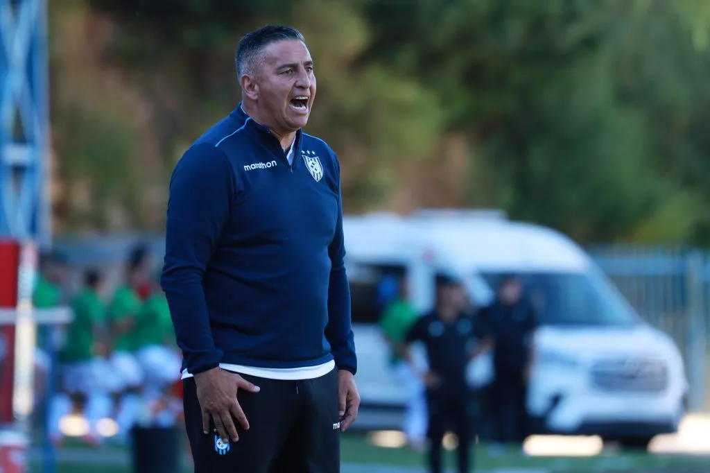 Jaime García en su labor de DT de Huachipato. (Eduardo Fortes/Photosport).