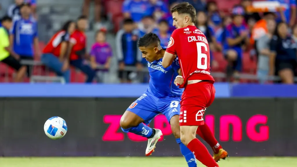 Pablo Calderón marca a Nicolás Guerra. (Pepe Alvújar | Photosport).