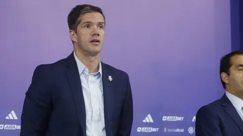 Michael Clark tambalea en la presidencia de Azul Azul.